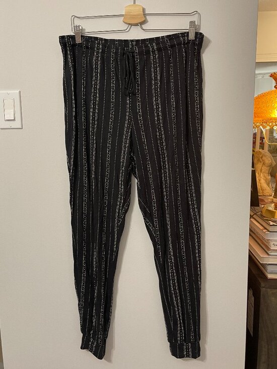 Reitmans Pants - REITMAN'S BOHEMIAN DRAWSTRING PATTERNED TAPERED PANTS SIZE LARGE
